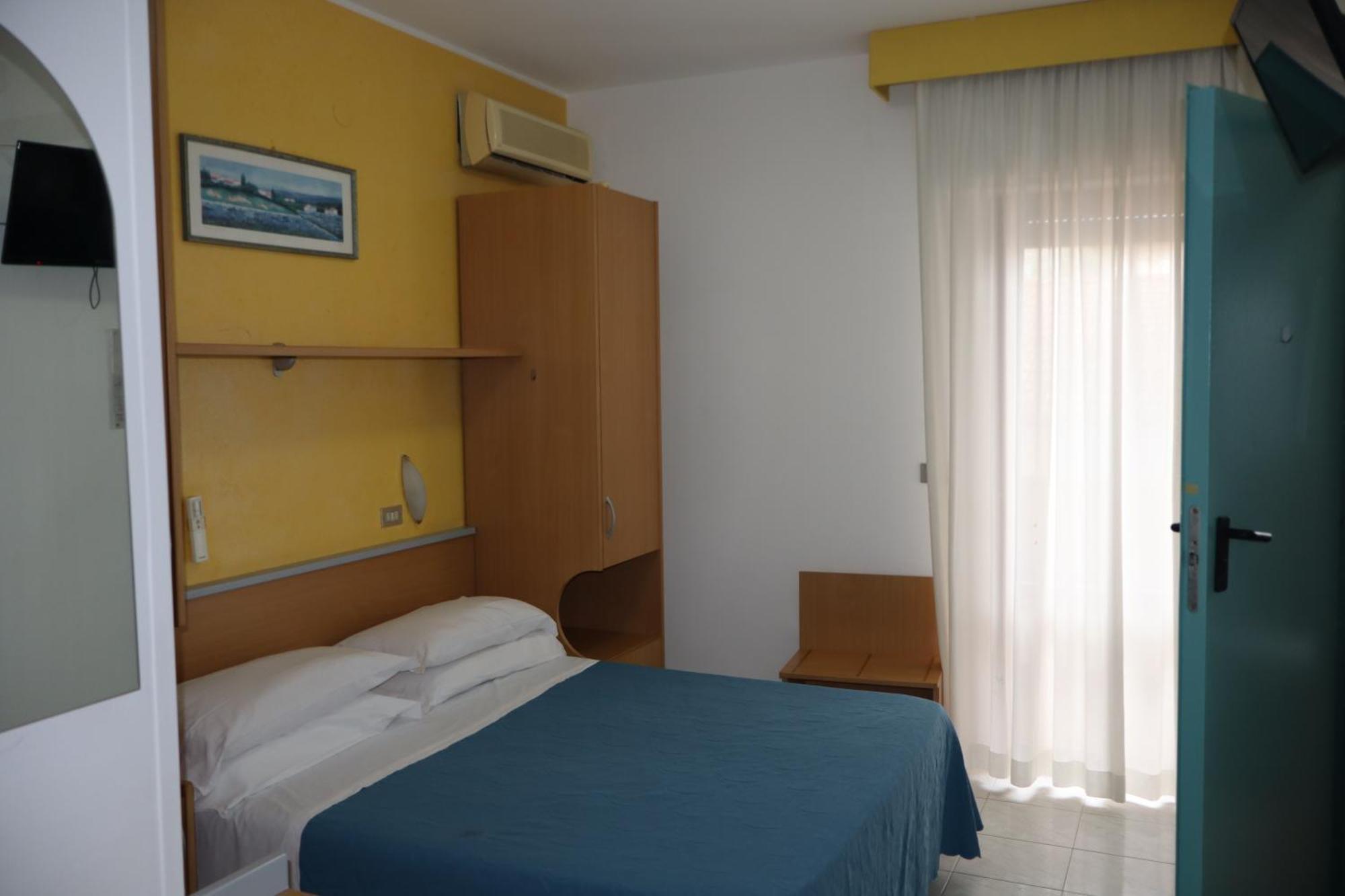 Hotel Albatros Розето дели Абруци Екстериор снимка