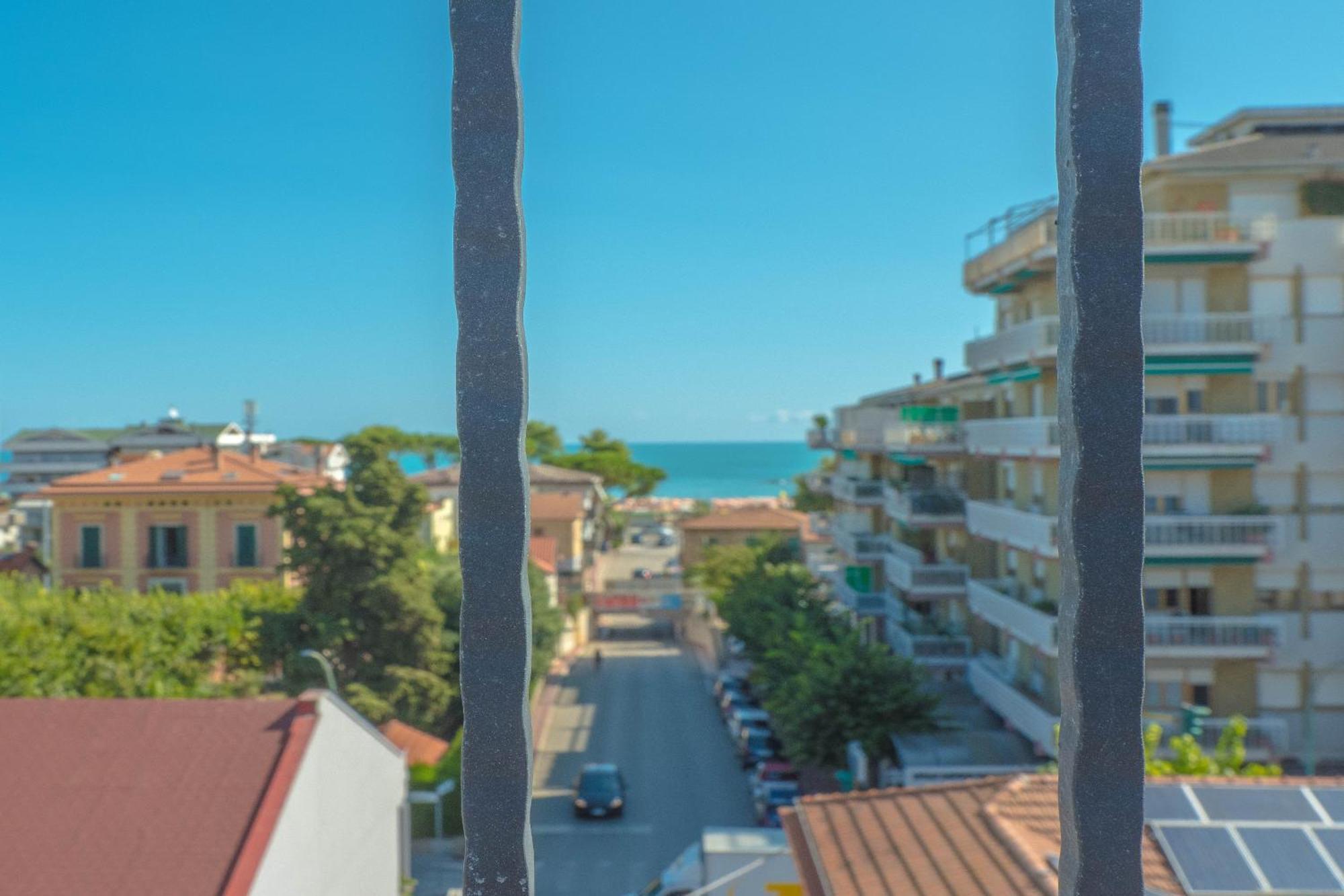 Hotel Albatros Розето дели Абруци Екстериор снимка