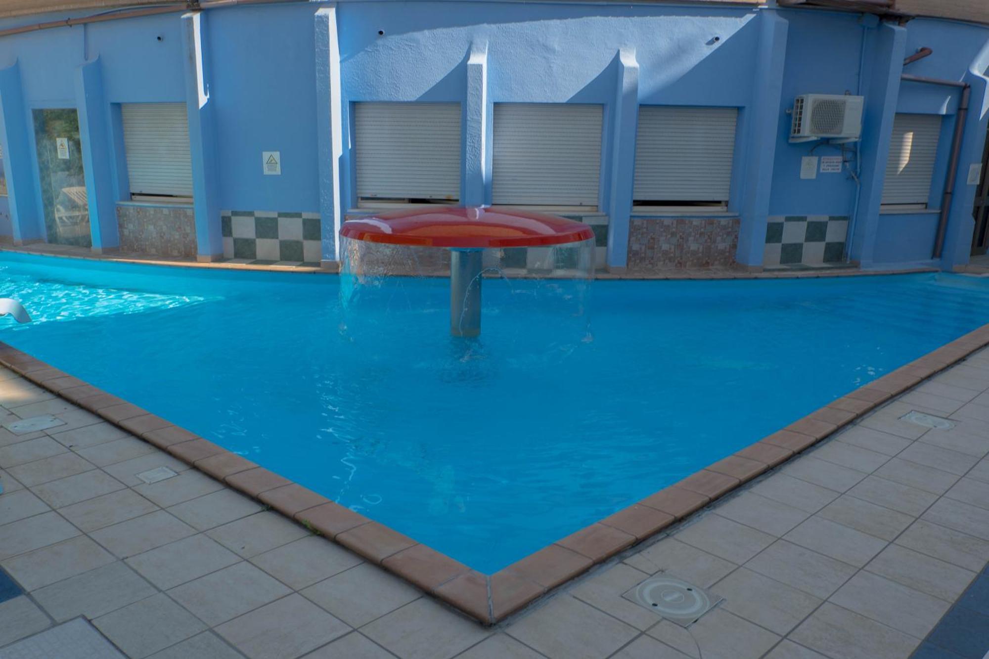 Hotel Albatros Розето дели Абруци Екстериор снимка