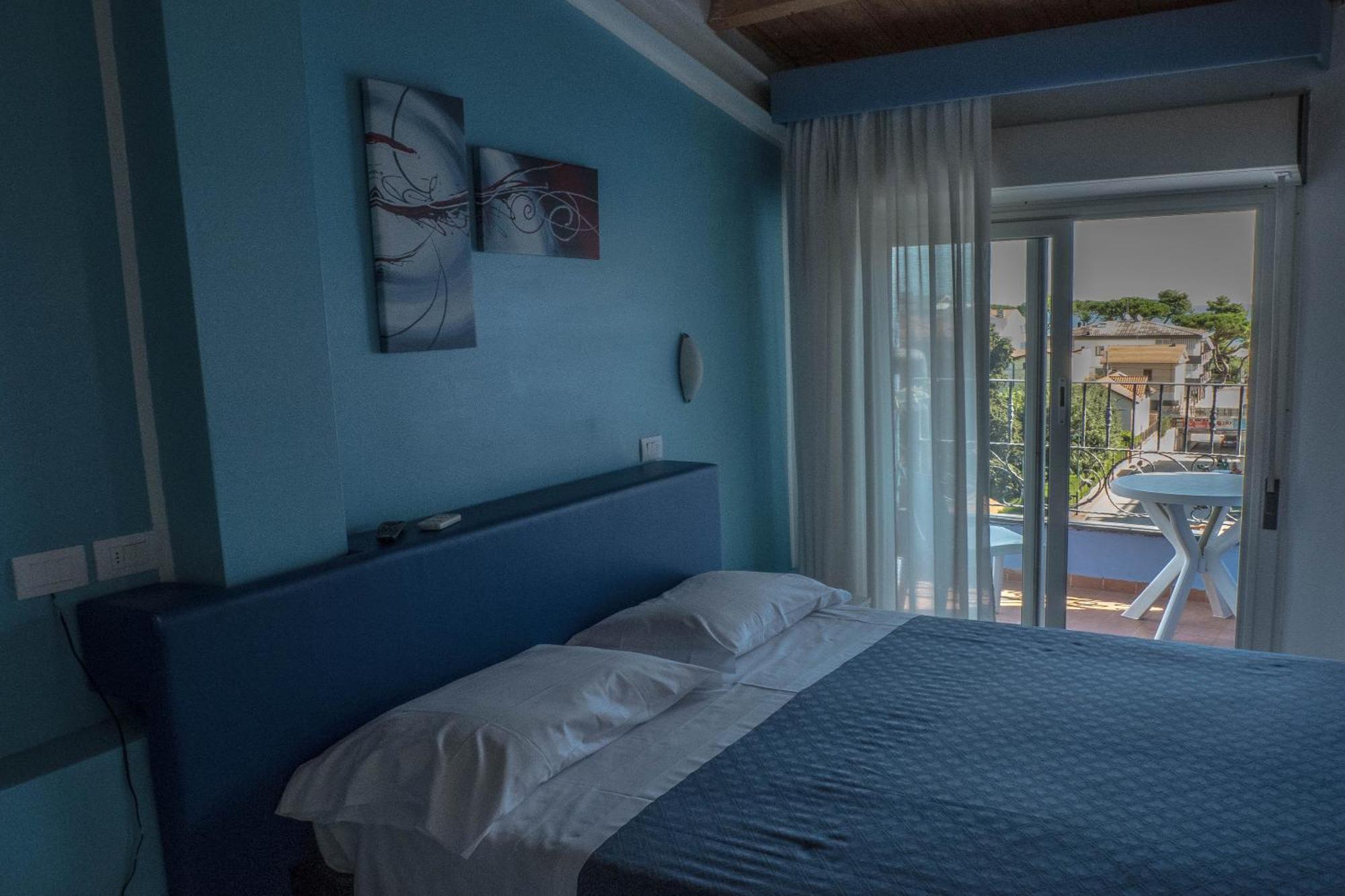 Hotel Albatros Розето дели Абруци Екстериор снимка