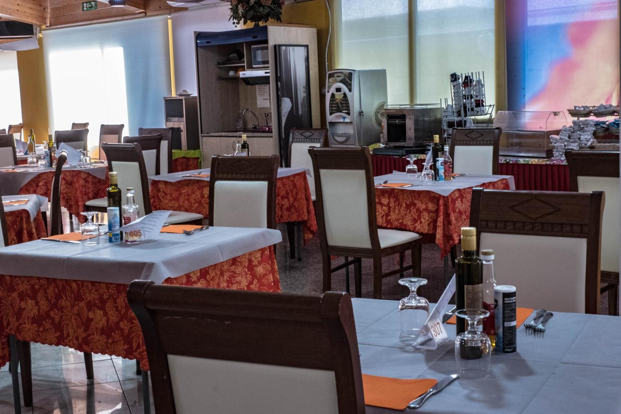 Hotel Albatros Розето дели Абруци Екстериор снимка