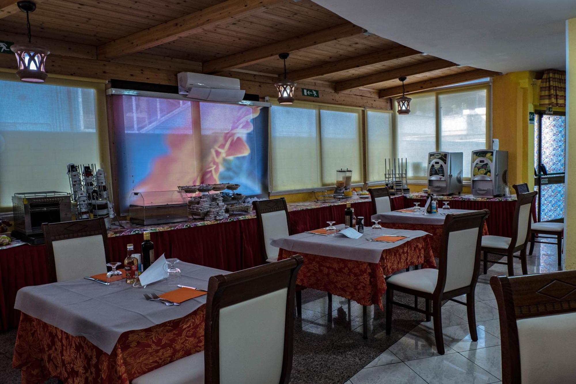Hotel Albatros Розето дели Абруци Екстериор снимка