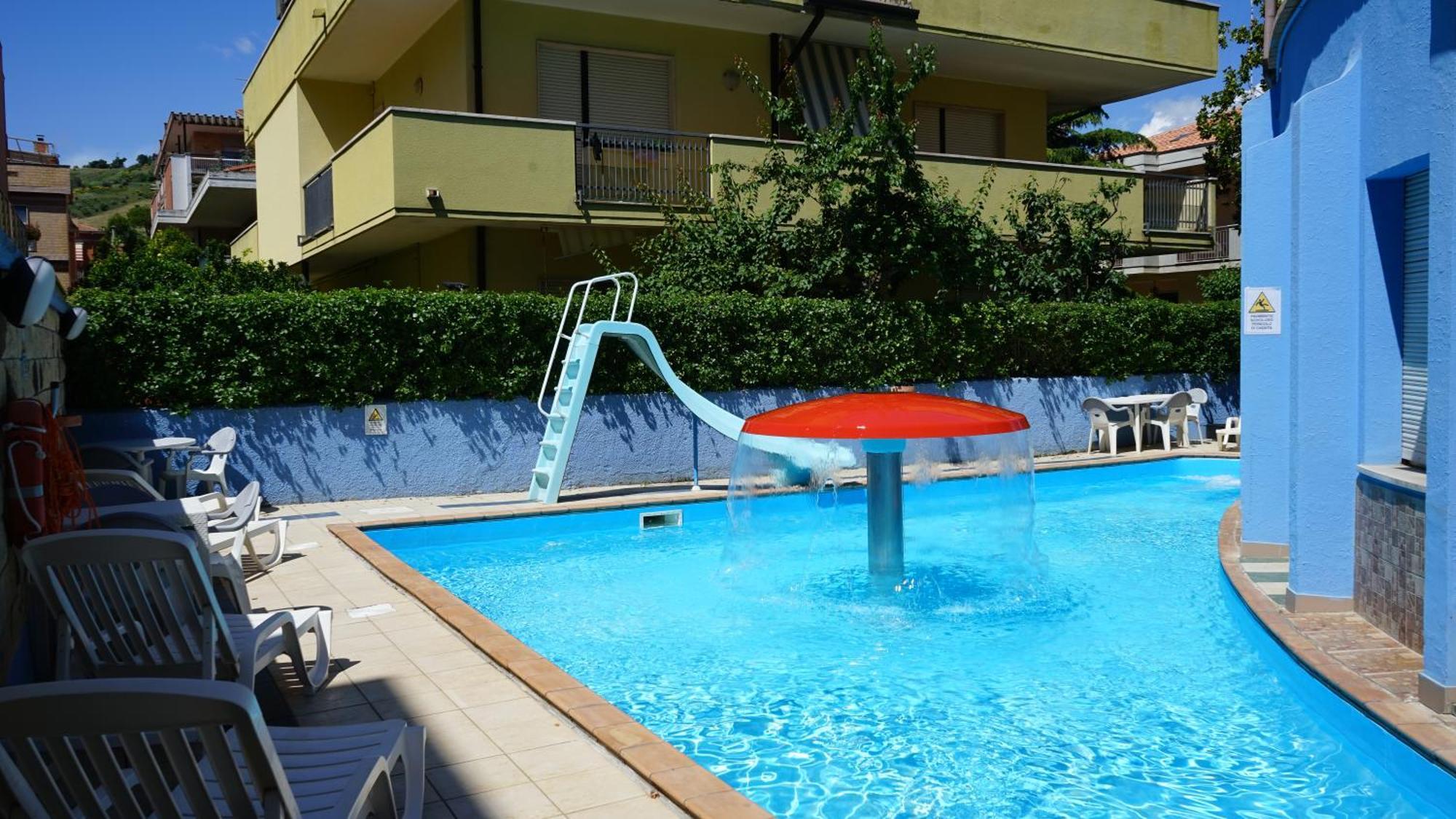 Hotel Albatros Розето дели Абруци Екстериор снимка