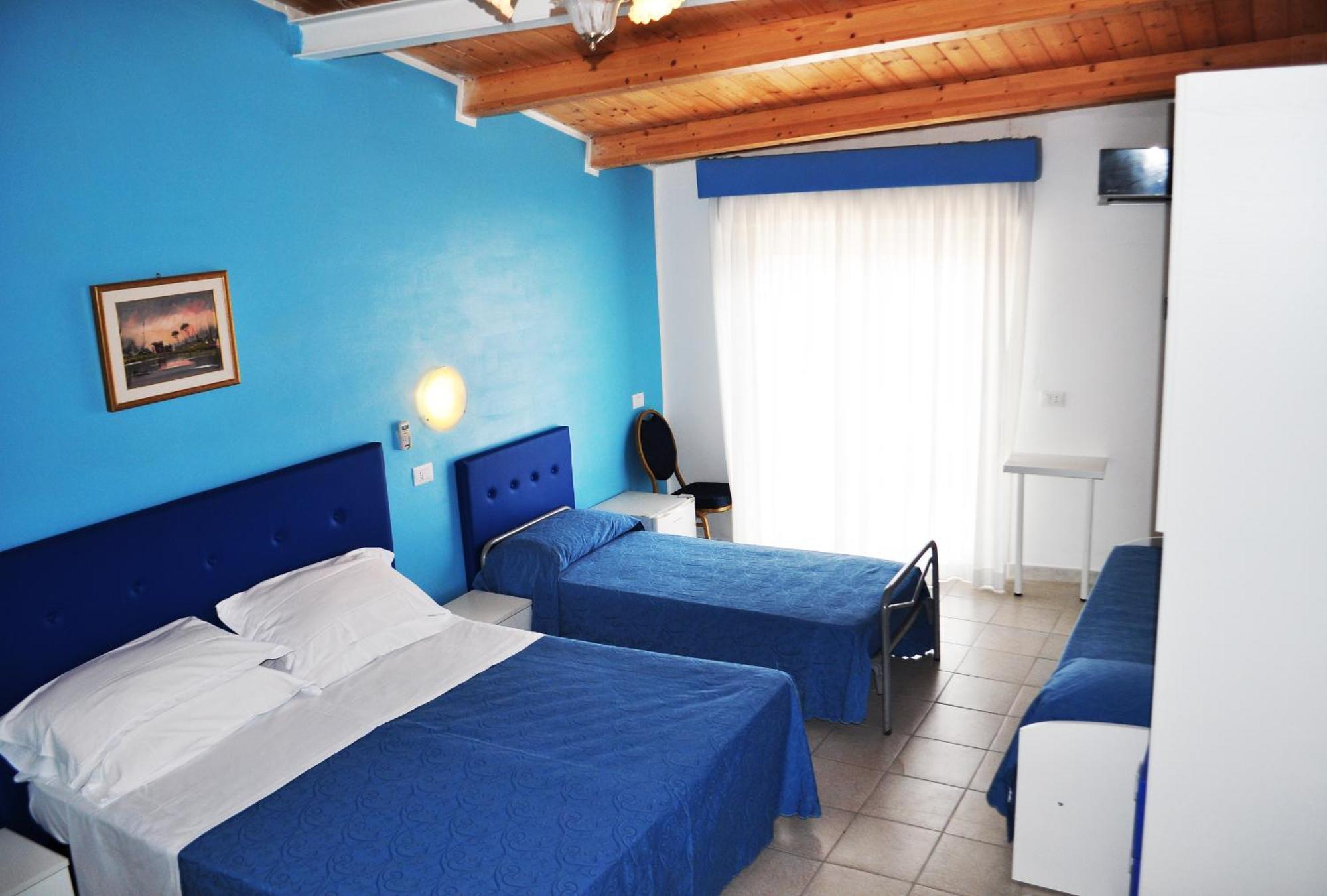 Hotel Albatros Розето дели Абруци Екстериор снимка