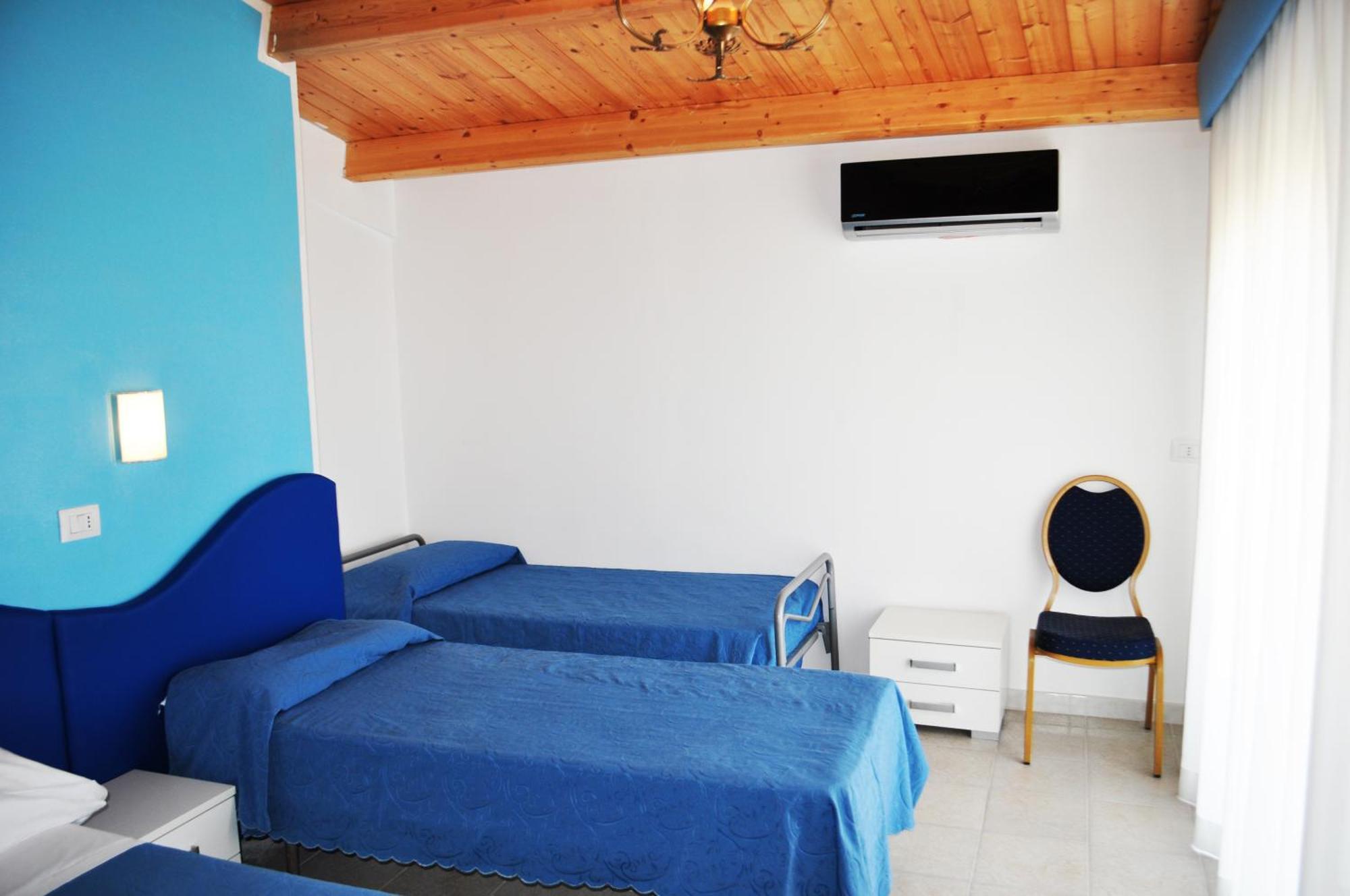 Hotel Albatros Розето дели Абруци Екстериор снимка