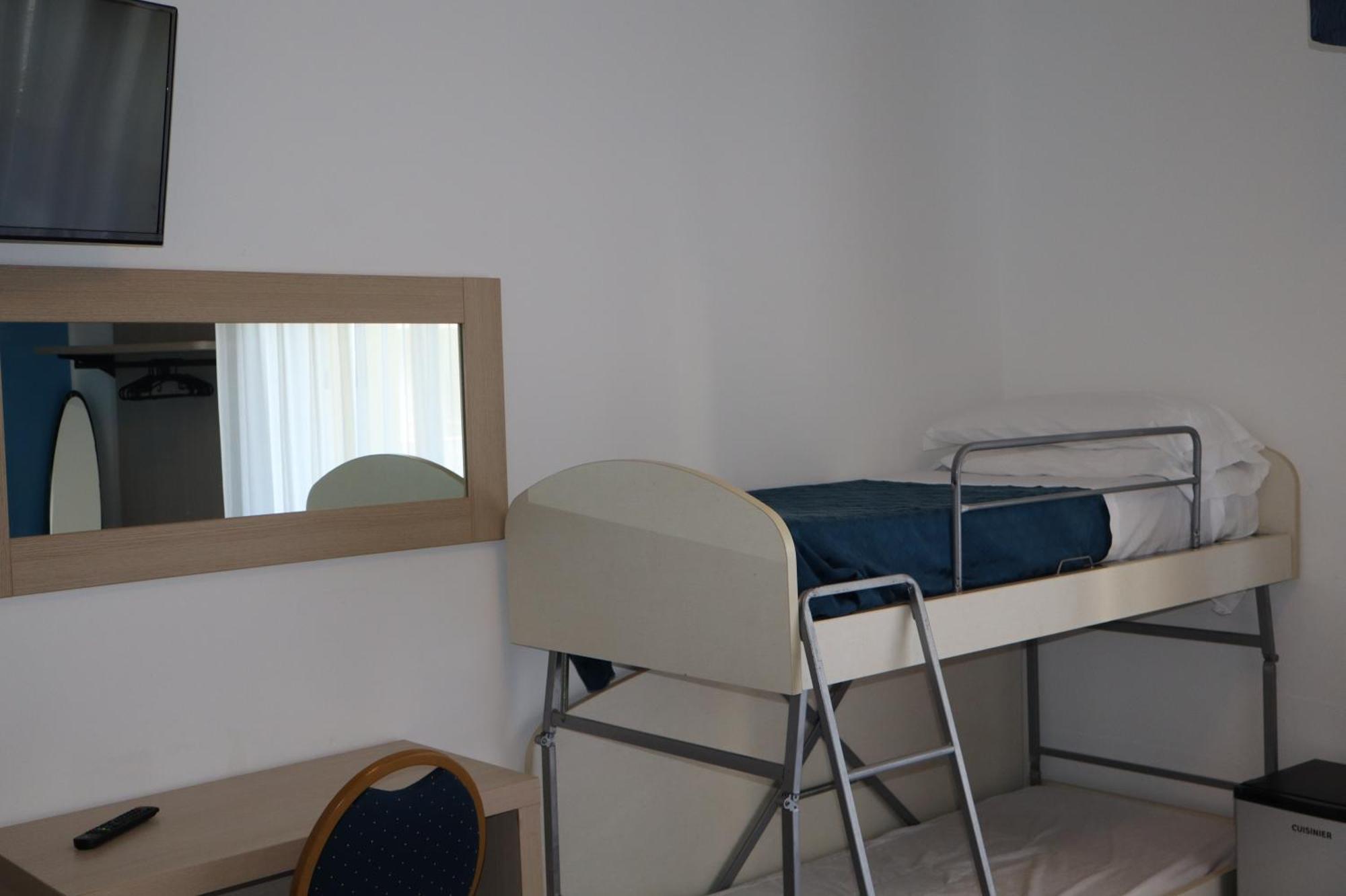 Hotel Albatros Розето дели Абруци Екстериор снимка