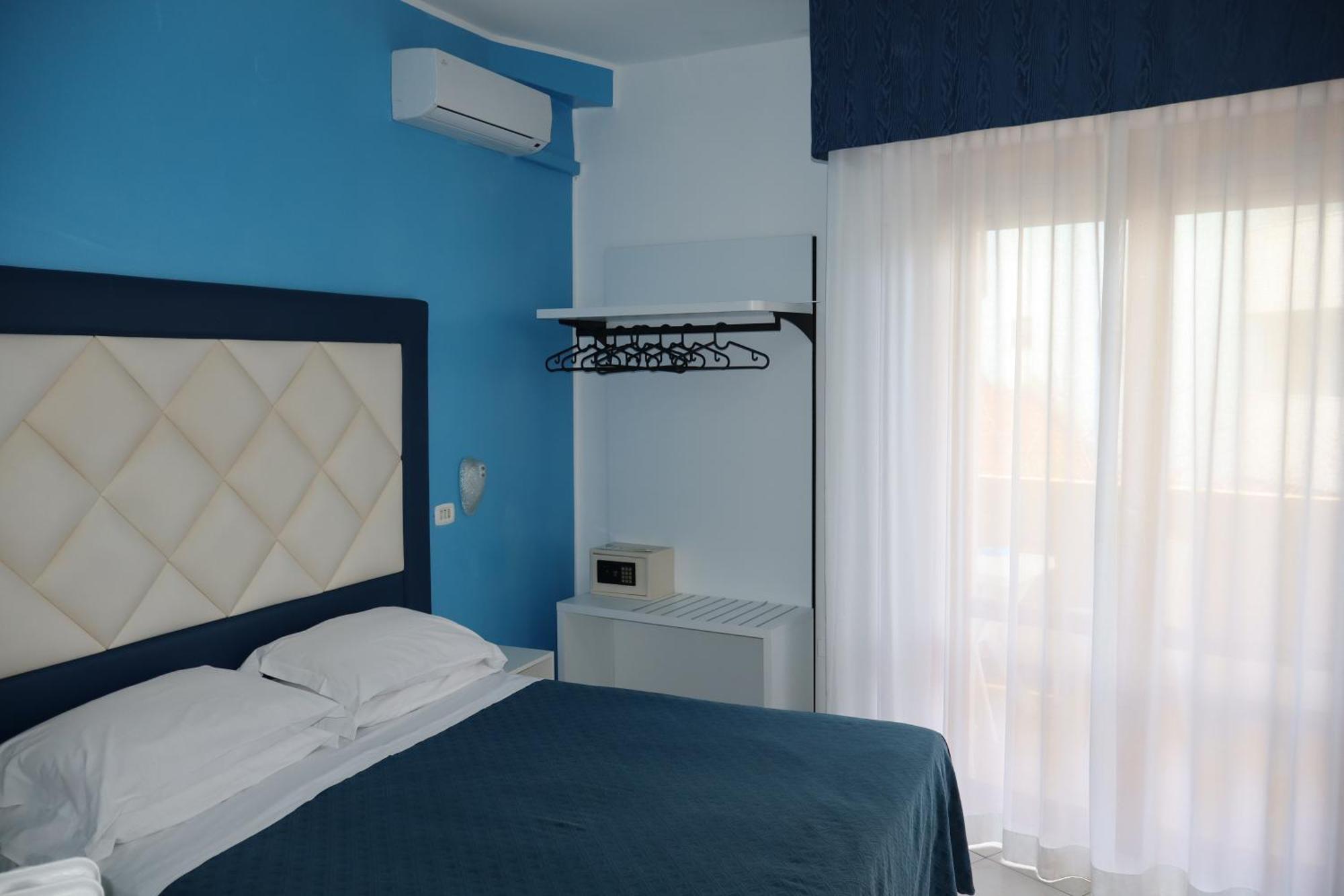 Hotel Albatros Розето дели Абруци Екстериор снимка