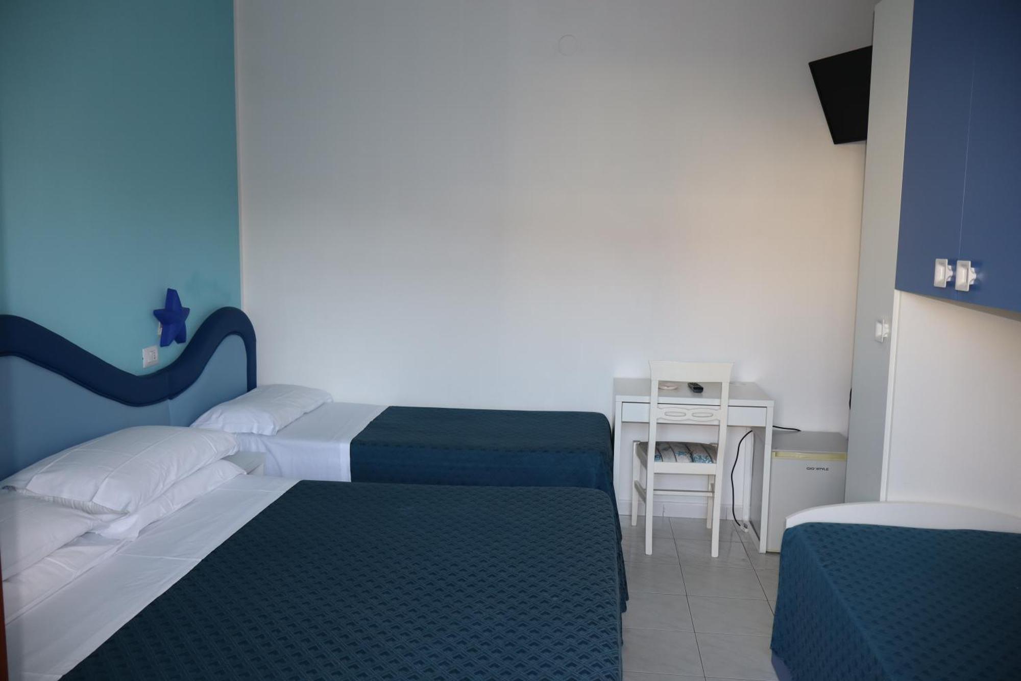 Hotel Albatros Розето дели Абруци Екстериор снимка