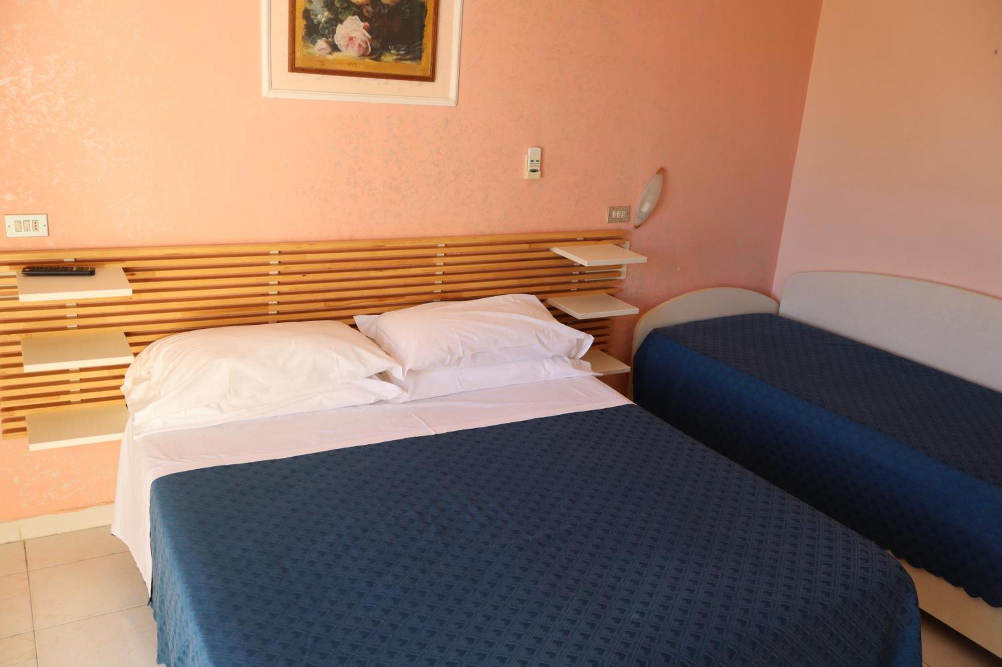 Hotel Albatros Розето дели Абруци Екстериор снимка